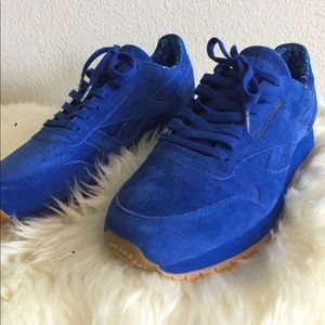 royal blue reebok classics